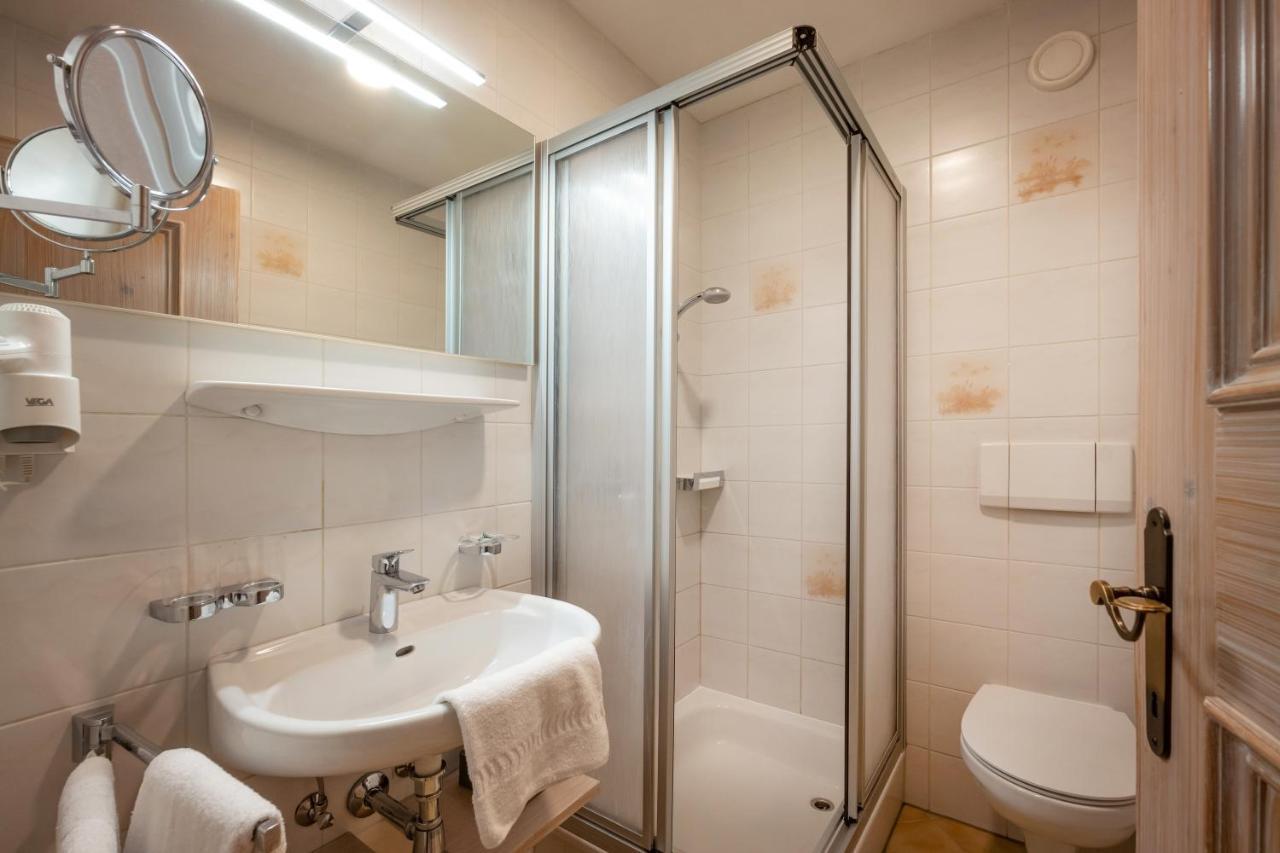 Hotel Schmiedboden Oberndorf in Tirol Luaran gambar
