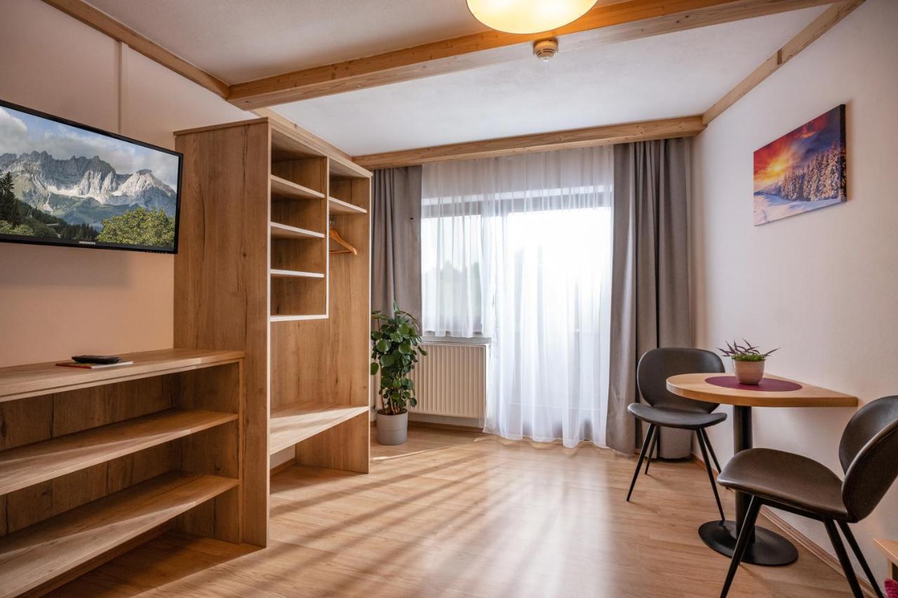 Hotel Schmiedboden Oberndorf in Tirol Luaran gambar